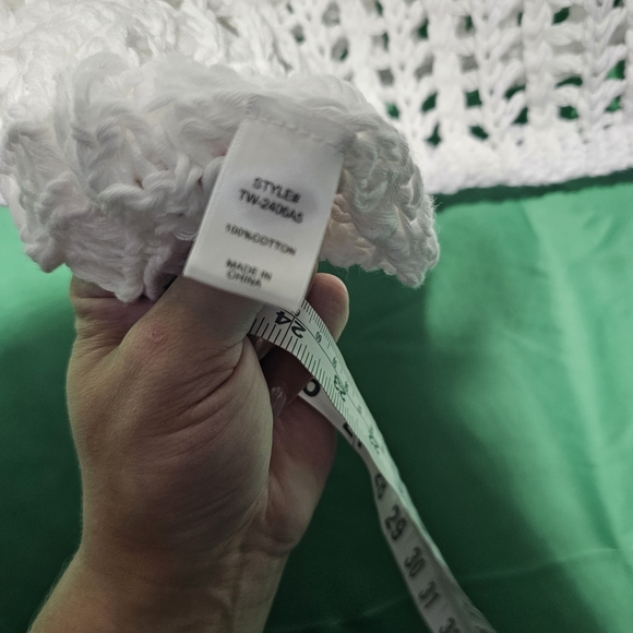 Zenana Outfitters White Knit Top EUC S/M PTP 22 Length 25 - Picture 2 of 5